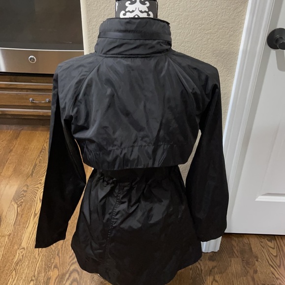 Lightweight rain jacket - Picture 4 of 6